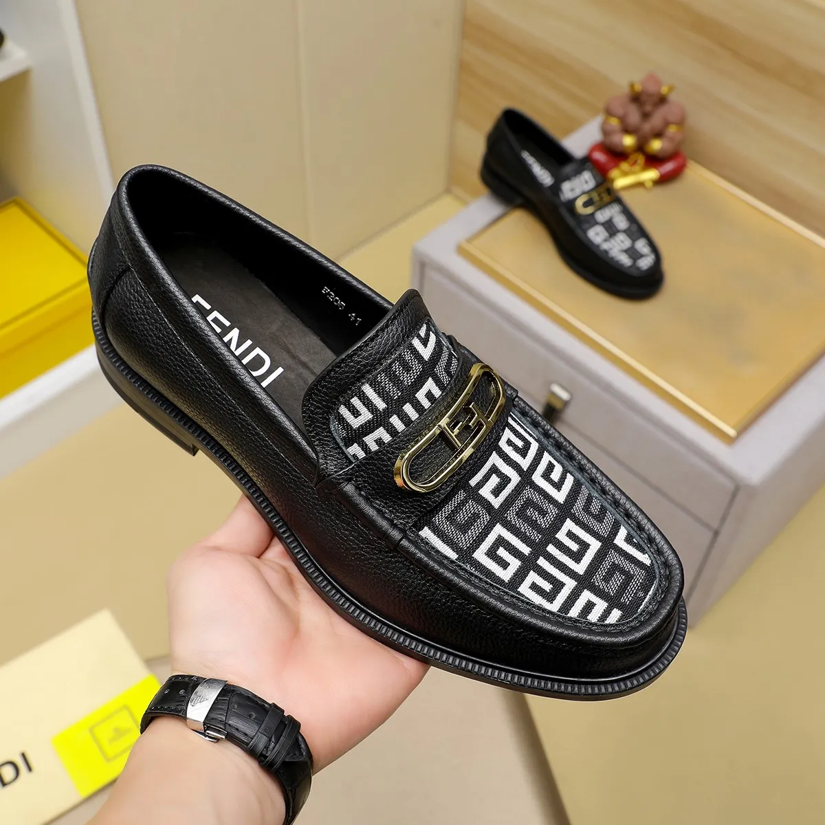 Men's shoes💰460 🕷🕷【FENDI】The latest men's formal leather shoes🇨🇳Classic series not to be missed💯The first layer is made of imported first-layer cowhide☘Original quality, the leather is smooth and delicate🎋The version is awesome, the perfect streamlined outline🍇🐮Leather lining, color, size 38-45...